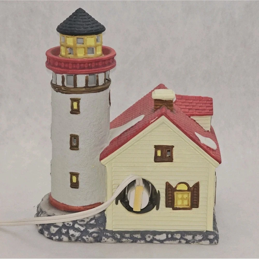 EUC Vintage 1 NOMA 1997 Dickensville Victorian Lighted Porcelain Lighthouse